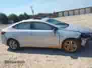 2019 Hyundai Elantra SEL z VIN 5NPD84LF0KH497395, wystawiony jako IAAI lot #42572388 z przebiegiem 60 610 mil mil oraz . Historia ofert i sprzedaży dostępna na DreamBid. Obrazek 13.