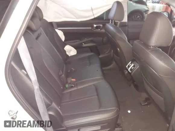 2025 Kia Sorento S z VIN 5XYRL4JC7SG351127, wystawiony jako IAAI lot #43171772 z przebiegiem 5 669 mil mil oraz . Historia ofert i sprzedaży dostępna na DreamBid. Obrazek 8.