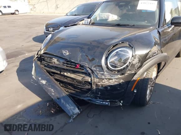 2025 MINI Hardtop Cooper S with VIN WMW23GD05S2W75477, listed as a IAAI auction lot 43022493 with Not provided miles and . Bid and sale history available at DreamBid. Image 12.
