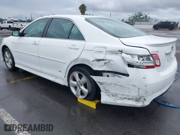 2011 Toyota Camry XLE with VIN 4T1BK3EK5BU609901, listed as a IAAI auction lot 43450106 with 208,455 mi miles and . Bid and sale history available at DreamBid. Image 3.