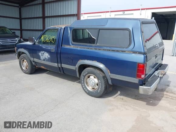 1991 Dodge Dakota z VIN 1B7GG26X3MS259618, wystawiony jako IAAI lot #42316385 z przebiegiem 174 734 mil mil oraz . Historia ofert i sprzedaży dostępna na DreamBid. Obrazek 3.