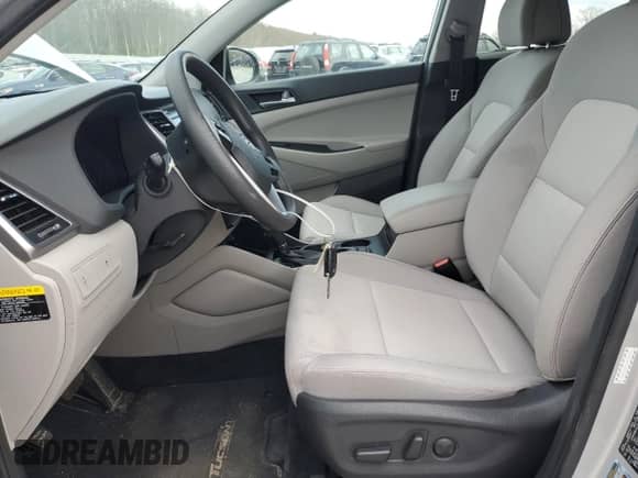 2017 Hyundai Tucson Value z VIN KM8J3CA21HU309795, wystawiony jako Copart lot #54085695 z przebiegiem 63 478 mil mil oraz Szkoda całkowita • Salvage title. Historia ofert i sprzedaży dostępna na DreamBid. Obrazek 7.