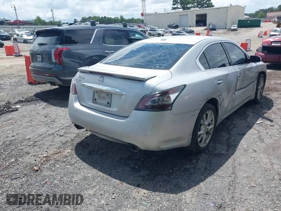 2014 Nissan Maxima S z VIN 1N4AA5AP6EC488666, wystawiony jako IAAI lot #42982216 z przebiegiem 250 486 mil mil oraz . Historia ofert i sprzedaży dostępna na DreamBid. Obrazek 4.