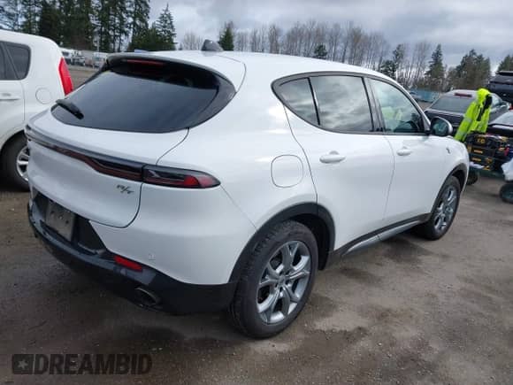 2024 Dodge Hornet R/T z VIN ZACPDFCW8R3A28634, wystawiony jako IAAI lot #41827608 z przebiegiem 19 029 mil mil oraz . Historia ofert i sprzedaży dostępna na DreamBid. Obrazek 4.