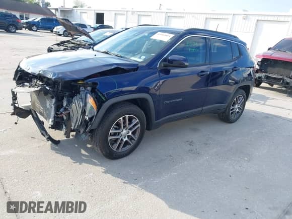 2020 Jeep Compass Latitude z VIN 3C4NJCBB1LT224727, wystawiony jako IAAI lot #41683813 z przebiegiem 36 107 mil mil oraz . Historia ofert i sprzedaży dostępna na DreamBid. Obrazek 2.