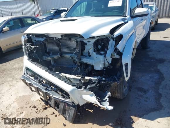 2025 Toyota Tacoma TRD Sport Hybrid с VIN 3TYLC5LN5ST028857, выставлен на аукционе IAAI как лот 43346703 с пробегом 7 116 миль миль и . История ставок и продаж доступна на DreamBid. Изображение 6.