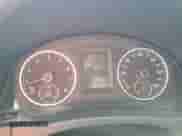 2011 Volkswagen Tiguan S с VIN WVGAV7AX8BW525930, выставлен на аукционе Copart как лот 87177385 с пробегом 151 196 миль миль и Списание • Salvage title. История ставок и продаж доступна на DreamBid. Изображение 9.