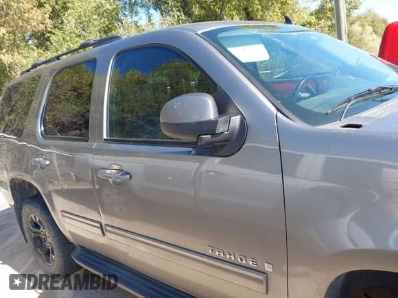 2009 Chevrolet Tahoe 2LT z VIN 1GNFK23019R268535, wystawiony jako IAAI lot #43484335 z przebiegiem 297 051 mil mil oraz . Historia ofert i sprzedaży dostępna na DreamBid. Obrazek 13.