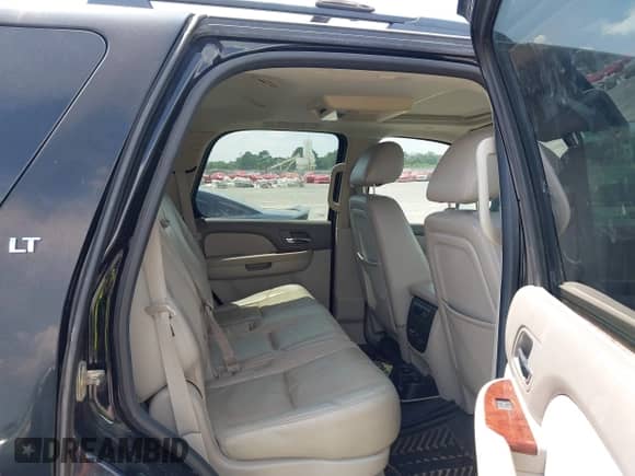 2011 Chevrolet Tahoe LT с VIN 1GNSKBE02BR372372, выставлен на аукционе IAAI как лот 43043375 с пробегом 146 973 миль миль и . История ставок и продаж доступна на DreamBid. Изображение 8.