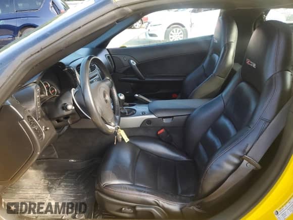 2006 Chevrolet Corvette Z06 с VIN 1G1YY26E065103952, выставлен на аукционе Copart как лот 74723394 с пробегом 80 258 миль миль и Списание • Salvage title. История ставок и продаж доступна на DreamBid. Изображение 7.