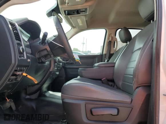 2018 Ram 1500 Tradesman z VIN 1C6RR7KM0JS321166, wystawiony jako Copart lot #52686735 z przebiegiem 90 505 mil mil oraz Szkoda całkowita • Salvage title. Historia ofert i sprzedaży dostępna na DreamBid. Obrazek 7.