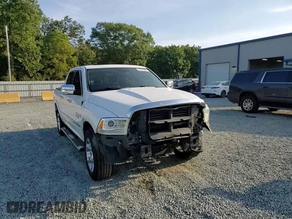 2015 Ram 1500 Laramie z VIN 1C6RR7NT7FS790295, wystawiony jako Copart lot #81797525 z przebiegiem 132 238 mil mil oraz Szkoda całkowita • Salvage title. Historia ofert i sprzedaży dostępna na DreamBid. Obrazek 14.