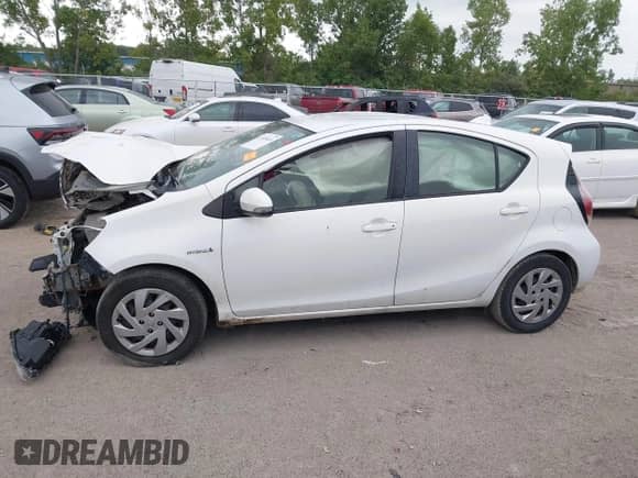 2015 Toyota Prius One z VIN JTDKDTB38F1576685, wystawiony jako IAAI lot #43028634 z przebiegiem 153 700 mil mil oraz . Historia ofert i sprzedaży dostępna na DreamBid. Obrazek 15.