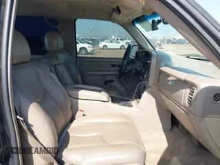 2004 Chevrolet Silverado 2500 LS z VIN 1GCGK23U24F198148, wystawiony jako IAAI lot #42955624 z przebiegiem 161 952 mil mil oraz . Historia ofert i sprzedaży dostępna na DreamBid. Obrazek 5.