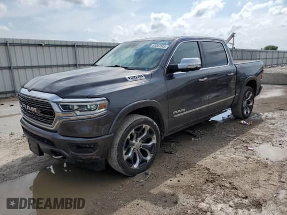 2020 Ram 1500 Limited z VIN 1C6SRFHM7LN367338, wystawiony jako Copart lot #68367545 z przebiegiem 88 006 mil mil oraz Szkoda całkowita • Salvage title. Historia ofert i sprzedaży dostępna na DreamBid. Obrazek 1.