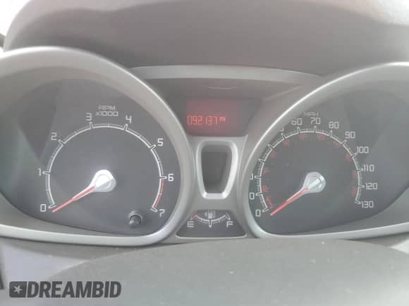 2012 Ford Fiesta SE z VIN 3FADP4EJ6CM142558, wystawiony jako Copart lot #68338545 z przebiegiem 92 137 mil mil oraz Czysty tytuł • Clean title. Historia ofert i sprzedaży dostępna na DreamBid. Obrazek 9.