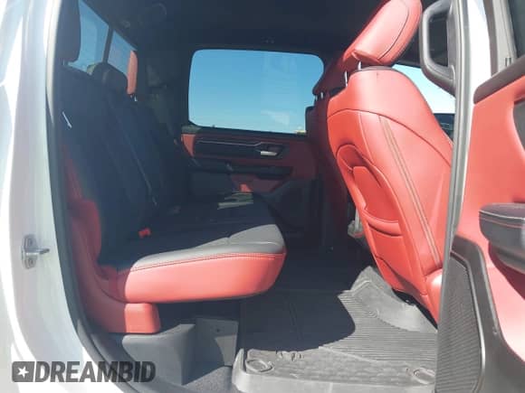 2025 Ram 1500 Rebel z VIN 1C6SRFLP7SN578409, wystawiony jako IAAI lot #41708841 z przebiegiem 18 153 mil mil oraz . Historia ofert i sprzedaży dostępna na DreamBid. Obrazek 8.