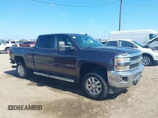 2015 Chevrolet Silverado 2500HD LT z VIN 1GC1KVE85FF121056, wystawiony jako IAAI lot #42719532 z przebiegiem 270 490 mil mil oraz . Historia ofert i sprzedaży dostępna na DreamBid. Obrazek 1.