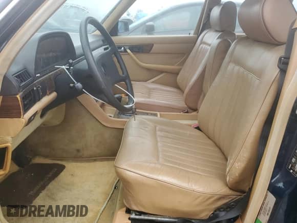1983 Mercedes-Benz 300 SD с VIN WDBCB20AXDB049257, выставлен на аукционе Copart как лот 72713274 с пробегом 91 616 миль миль и Чистый • Clean title. История ставок и продаж доступна на DreamBid. Изображение 7.