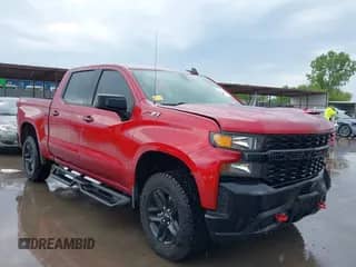2022 Chevrolet Silverado 1500 Custom Trail Boss z VIN 1GCPYCEK8NZ138763, wystawiony jako IAAI lot #42195400 z przebiegiem 47 883 mil mil oraz . Historia ofert i sprzedaży dostępna na DreamBid. Obrazek 1.