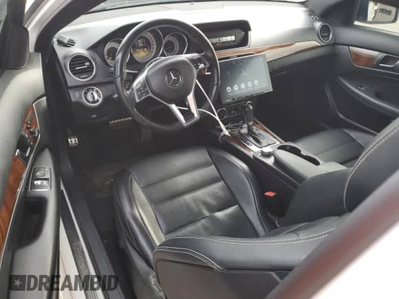 2012 Mercedes-Benz C 350 z VIN WDDGJ5HB9CF764743, wystawiony jako Copart lot #45793575 z przebiegiem 139 891 mil mil oraz Szkoda całkowita • Salvage title. Historia ofert i sprzedaży dostępna na DreamBid. Obrazek 8.