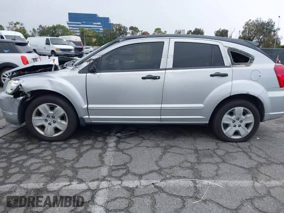 2007 Dodge Caliber SXT z VIN 1B3HB48B37D528162, wystawiony jako IAAI lot #43432220 z przebiegiem 95 469 mil mil oraz . Historia ofert i sprzedaży dostępna na DreamBid. Obrazek 6.