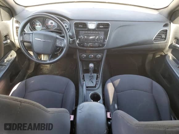 2014 Chrysler 200 LX с VIN 1C3CCBAB6EN211122, выставлен на аукционе Copart как лот 84817125 с пробегом 169 158 миль миль и На запчасти • Non repairable. История ставок и продаж доступна на DreamBid. Изображение 8.