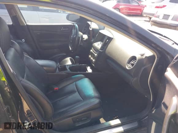 2013 Nissan Maxima SV z VIN 1N4AA5AP9DC813583, wystawiony jako IAAI lot #42782110 z przebiegiem 159 876 mil mil oraz . Historia ofert i sprzedaży dostępna na DreamBid. Obrazek 5.