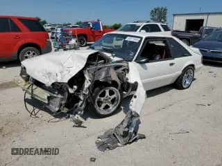 1989 Ford Mustang z VIN 1FABP41E7KF238228, wystawiony jako Copart lot #67817465 z przebiegiem 50 947 mil mil oraz Szkoda całkowita • Salvage title. Historia ofert i sprzedaży dostępna na DreamBid. Obrazek 1.