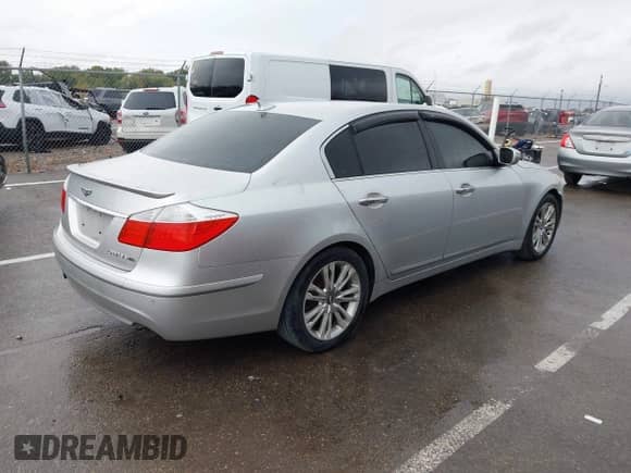 2009 Hyundai Genesis with VIN KMHGC46F39U045234, listed as a IAAI auction lot 43522137 with 249,117 mi miles and . Bid and sale history available at DreamBid. Image 4.