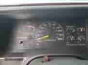 1999 Chevrolet Silverado 3500 z VIN 1GBHC39FXXF077473, wystawiony jako Copart lot #49597355 z przebiegiem 119 287 mil mil oraz Szkoda całkowita • Salvage title. Historia ofert i sprzedaży dostępna na DreamBid. Obrazek 9.
