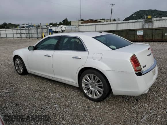 2012 Chrysler 300 Limited z VIN 2C3CCACG7CH279681, wystawiony jako Copart lot #83852145 z przebiegiem 105 752 mil mil oraz Szkoda całkowita • Salvage title. Historia ofert i sprzedaży dostępna na DreamBid. Obrazek 2.