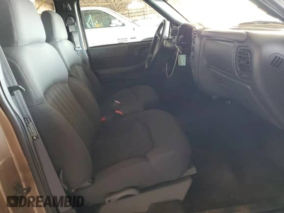 2003 Chevrolet S-10 с VIN 1GCCS14X938164647, выставлен на аукционе Copart как лот 68888014 с пробегом 53 662 миль миль и Списание • Salvage title. История ставок и продаж доступна на DreamBid. Изображение 10.