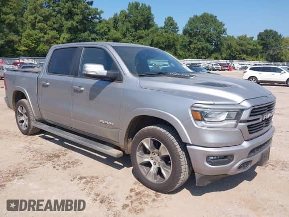 2022 Ram 1500 Laramie z VIN 1C6SRFJT0NN362552, wystawiony jako IAAI lot #43220035 z przebiegiem 50 088 mil mil oraz . Historia ofert i sprzedaży dostępna na DreamBid. Obrazek 1.