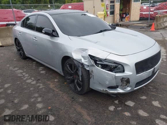 2014 Nissan Maxima S z VIN 1N4AA5AP3EC495087, wystawiony jako IAAI lot #43122516 z przebiegiem 122 886 mil mil oraz . Historia ofert i sprzedaży dostępna na DreamBid. Obrazek 1.