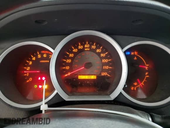 2007 Toyota Tacoma PreRunner z VIN 5TENX62N27Z450692, wystawiony jako Copart lot #64872174 z przebiegiem 118 810 mil mil oraz Szkoda całkowita • Salvage title. Historia ofert i sprzedaży dostępna na DreamBid. Obrazek 9.