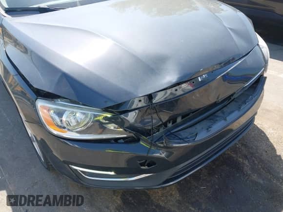 2016 Volvo S60 T5 Drive-E Premier z VIN YV126MFK4G2399690, wystawiony jako IAAI lot #42043307 z przebiegiem 100 647 mil mil oraz . Historia ofert i sprzedaży dostępna na DreamBid. Obrazek 18.