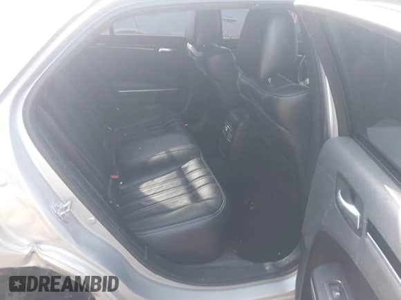 2021 Chrysler 300 S z VIN 2C3CCABGXMH549893, wystawiony jako IAAI lot #42982981 z przebiegiem 90 497 mil mil oraz . Historia ofert i sprzedaży dostępna na DreamBid. Obrazek 8.