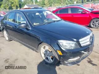 2011 Mercedes-Benz C 300 Sport z VIN WDDGF8BB5BR139815, wystawiony jako IAAI lot #43231616 z przebiegiem 140 253 mil mil oraz . Historia ofert i sprzedaży dostępna na DreamBid. Obrazek 1.