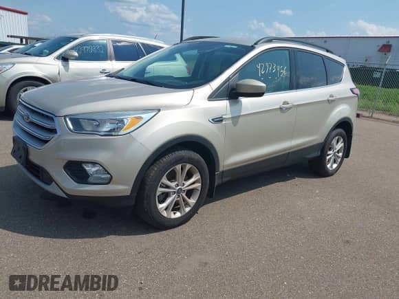 2018 Ford Escape SE с VIN 1FMCU9GD9JUA85683, выставлен на аукционе IAAI как лот 42973456 с пробегом 115 952 миль миль и . История ставок и продаж доступна на DreamBid. Изображение 2.
