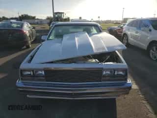 1986 Chevrolet El Camino SS z VIN 3GCCW80H9GS916596, wystawiony jako Copart lot #74758864 z przebiegiem Nie podano mil oraz Szkoda całkowita • Salvage title. Historia ofert i sprzedaży dostępna na DreamBid. Obrazek 5.