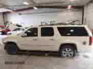 2010 Chevrolet Suburban LTZ с VIN 1GNUKKE35AR173513, выставлен на аукционе IAAI как лот 42491183 с пробегом 189 563 миль миль и . История ставок и продаж доступна на DreamBid. Изображение 14.