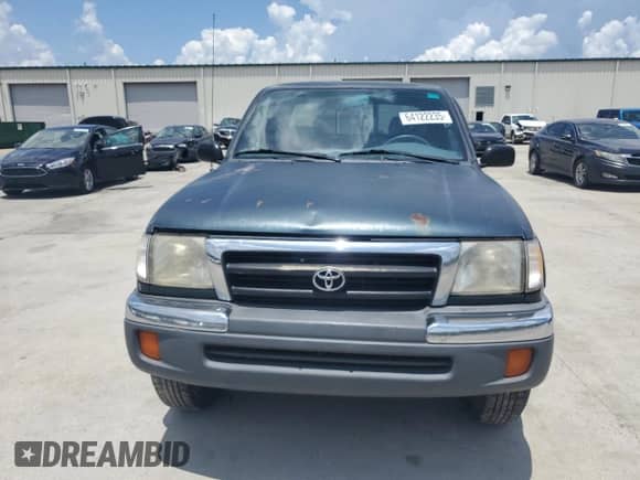 1998 Toyota Tacoma z VIN 4TASM92N7WZ121828, wystawiony jako Copart lot #64122235 z przebiegiem 200 637 mil mil oraz Szkoda całkowita • Salvage title. Historia ofert i sprzedaży dostępna na DreamBid. Obrazek 5.
