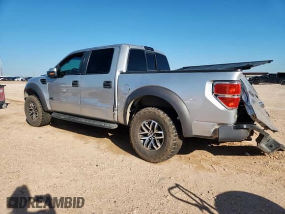 2013 Ford F-150 SVT Raptor z VIN 1FTFW1R60DFA15834, wystawiony jako Copart lot #63498655 z przebiegiem 302 745 mil mil oraz Szkoda całkowita • Salvage title. Historia ofert i sprzedaży dostępna na DreamBid. Obrazek 2.