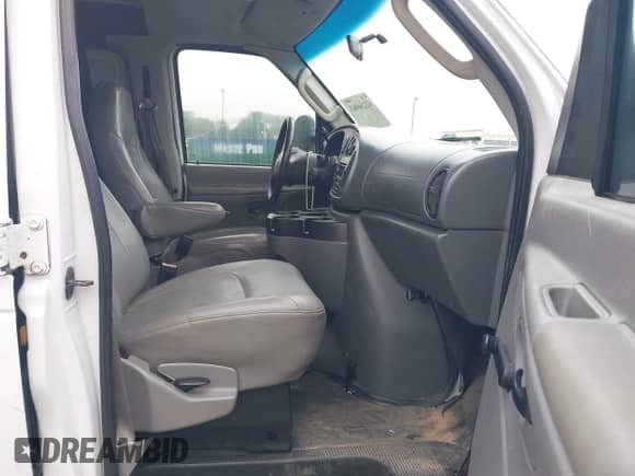 2008 Ford Econoline Cargo Commercial with VIN 1FTNE14W88DA06788, listed as a IAAI auction lot 42256063 with 158,974 mi miles and . Bid and sale history available at DreamBid. Image 5.