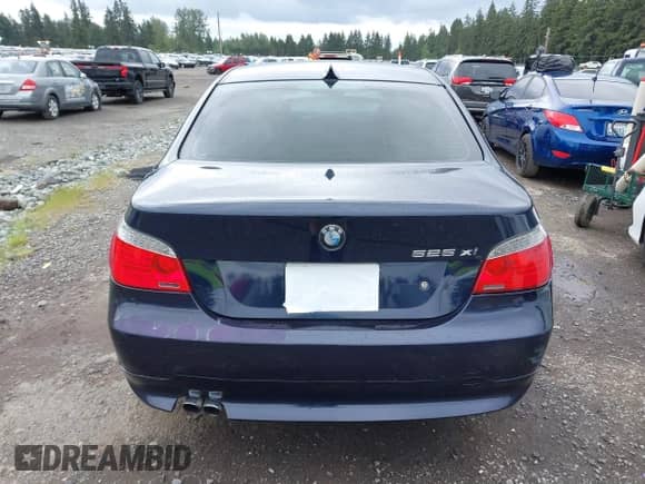 2006 BMW 5 Series с VIN WBANF33586B999006, выставлен на аукционе IAAI как лот 39551638 с пробегом 292 629 миль миль и . История ставок и продаж доступна на DreamBid. Изображение 16.