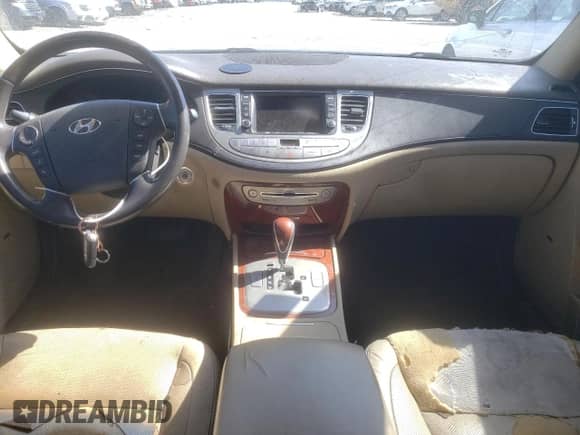 2013 Hyundai Genesis 3.8L с VIN KMHGC4DD3DU213349, выставлен на аукционе Copart как лот 70034874 с пробегом 114 648 миль миль и Списание • Salvage title. История ставок и продаж доступна на DreamBid. Изображение 8.
