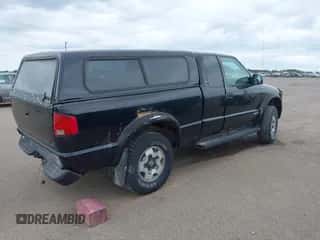 2000 Chevrolet S-10 LS ZR2 z VIN 1GCCT19W1Y8262253, wystawiony jako IAAI lot #43084926 z przebiegiem 177 794 mil mil oraz . Historia ofert i sprzedaży dostępna na DreamBid. Obrazek 4.