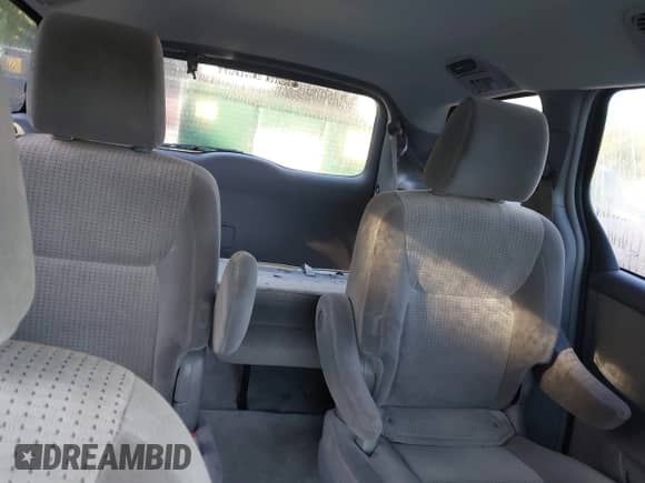 2010 Toyota Sienna CE z VIN 5TDKK4CC4AS296784, wystawiony jako IAAI lot #43375296 z przebiegiem 215 949 mil mil oraz . Historia ofert i sprzedaży dostępna na DreamBid. Obrazek 8.