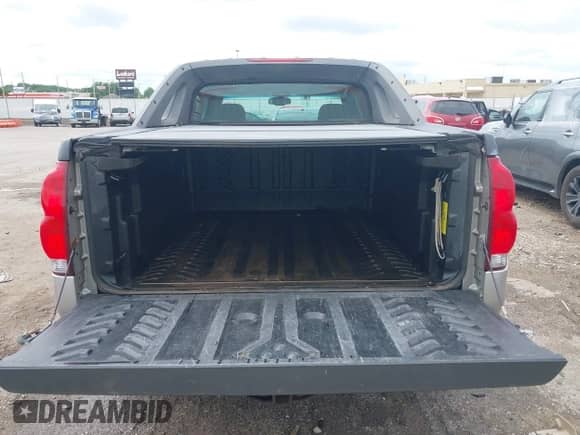 2005 Chevrolet Avalanche LS с VIN 3GNEC12Z75G226853, выставлен на аукционе IAAI как лот 42358802 с пробегом 152 375 миль миль и . История ставок и продаж доступна на DreamBid. Изображение 16.